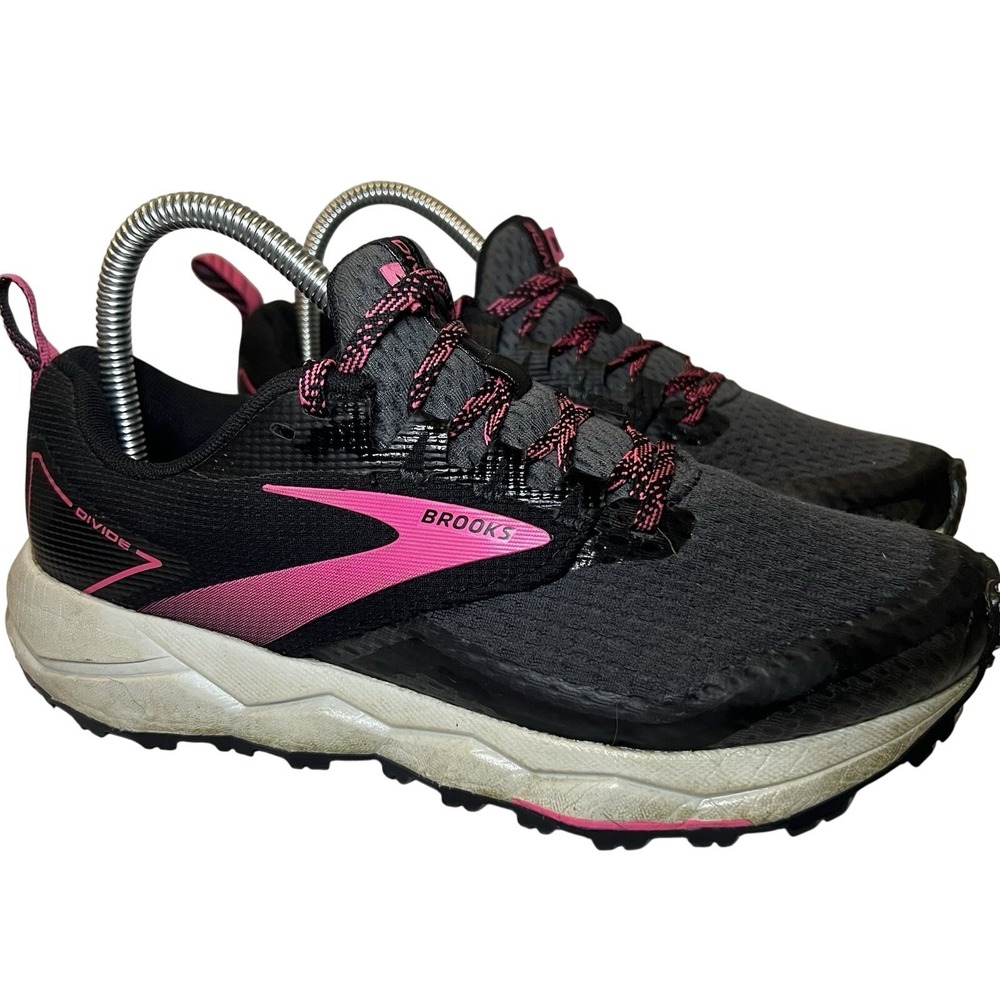 Brooks Women's Black and Pink Athletic Shoes
